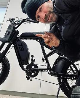 傑森·斯坦森偷走了我的自行車 / Jason Statham Stole My Bike線上看